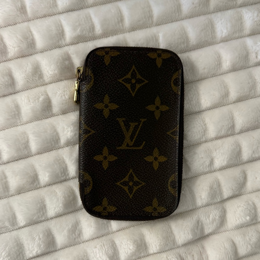 Louis Vuitton RARE  zip around Key pouch